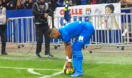 相当炸裂！44岁的小罗就要当爷爷了！（44岁的小罗即将升级当爷爷！）