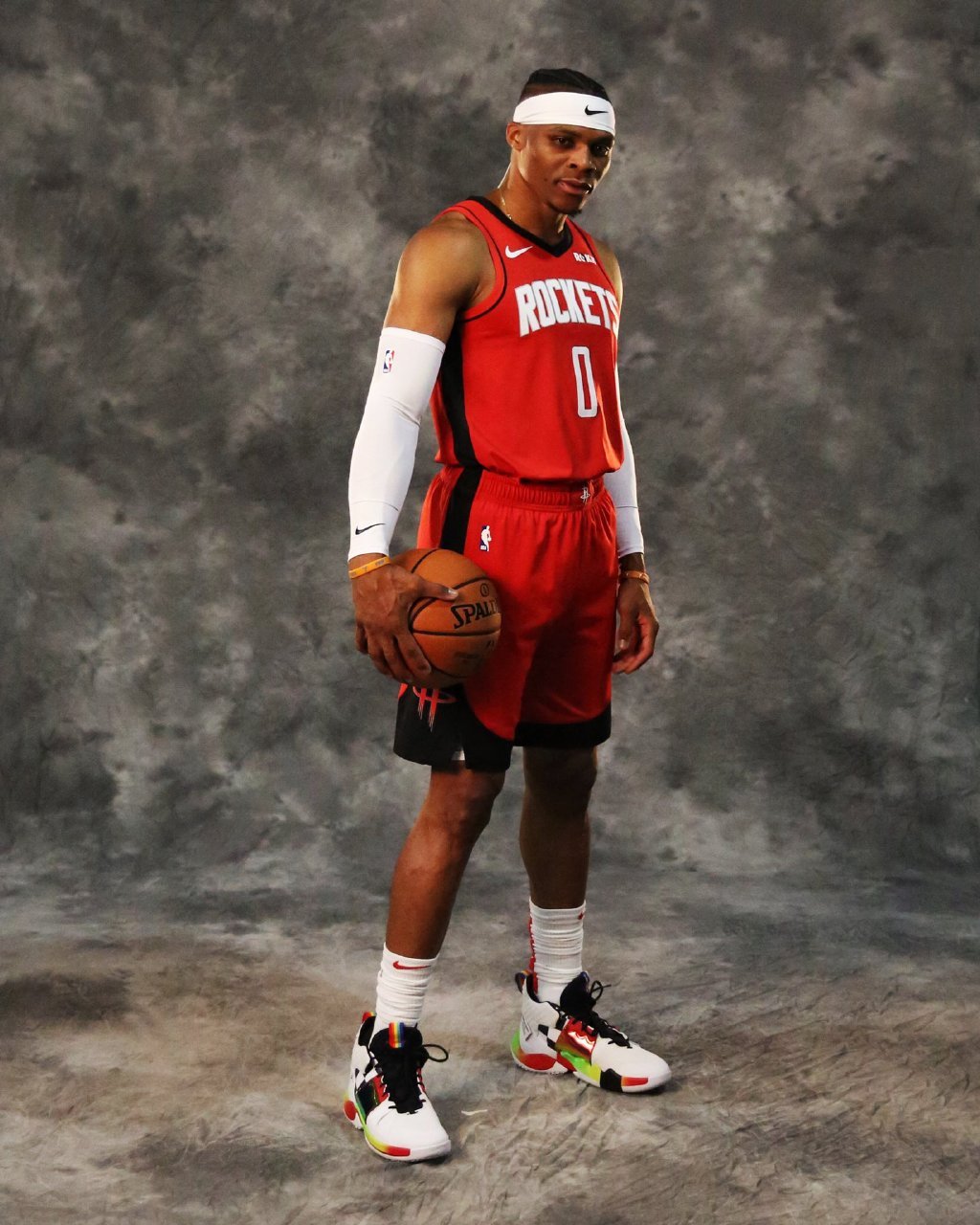 22／23赛季以来顶级前锋越位数：哈兰德仅18次，C罗143次（22／23赛季至今顶级前锋越位统计：哈兰德仅18次，C罗高达143次）