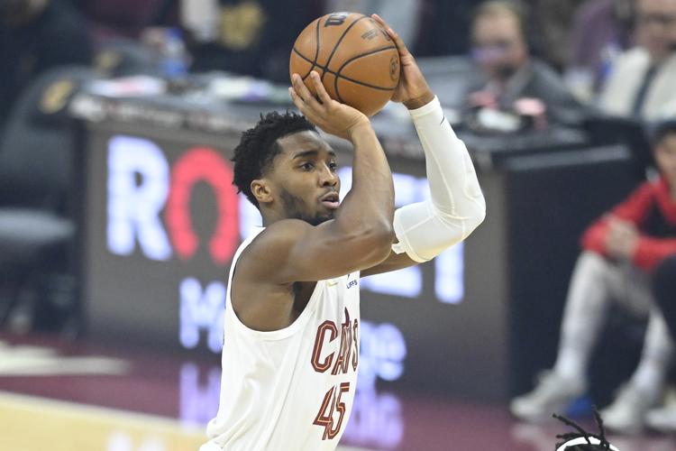 WTT总决赛：孙颖莎4-0横扫王艺迪，晋级八强（WTT总决赛：孙颖莎4-0零封王艺迪，强势挺进八强）