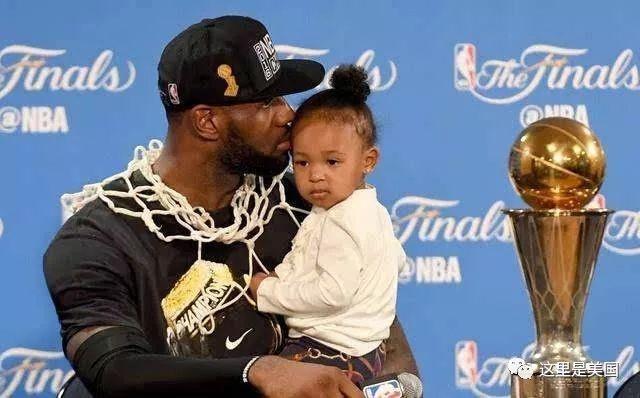 曼联最青睐的中场引援目标身价或将超过1亿英镑。（曼联看中的中场标价或将破亿英镑）