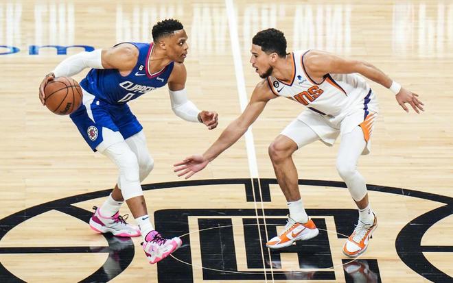 自加盟巴萨以来拉菲尼亚西甲助攻28次，同期仅次于格列兹曼（加盟巴萨后，拉菲尼亚西甲已贡献28次助攻，同期仅次于格列兹曼）