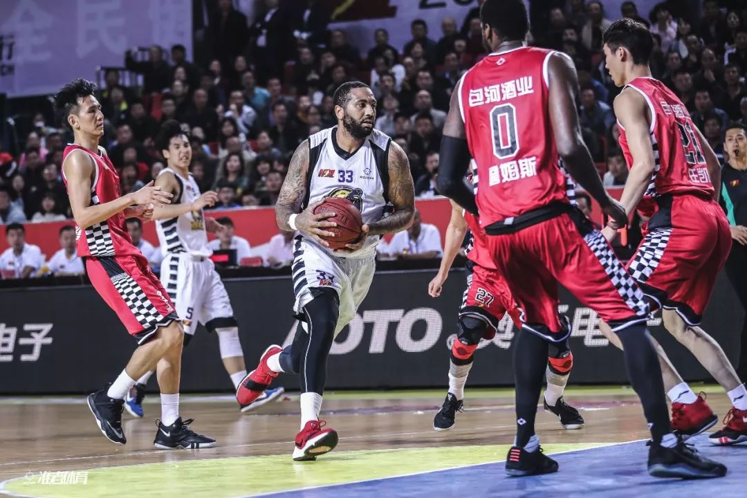 Here we go！罗马诺：维拉签下格雷米奥19岁边锋阿利松（罗马诺确认：阿斯顿维拉签下格雷米奥19岁边锋阿利松）